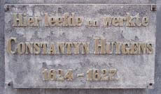 Commemorative plaque on a house at Lange Voorhout