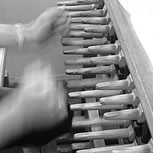 Manual playing of the carillon