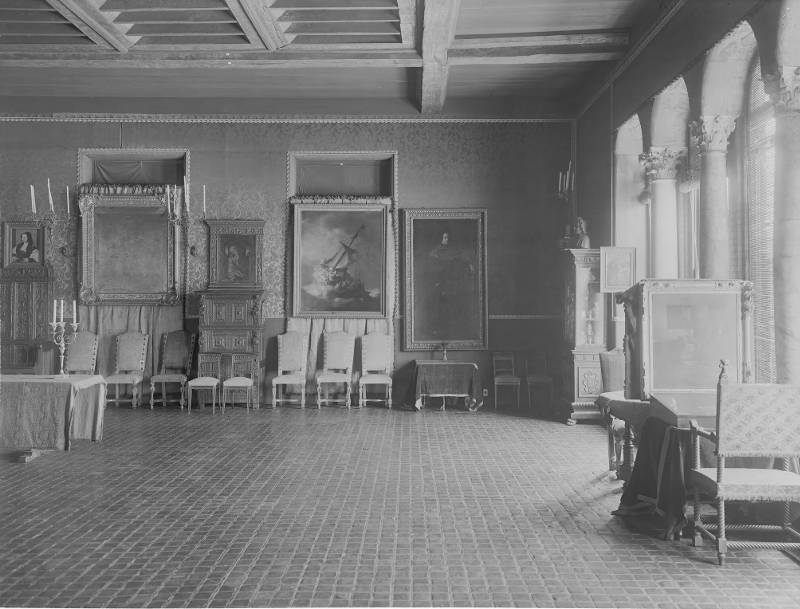  The  Dutch Room of the Isabella Stewart Gardner Museum before the 1990 robbery with Vermeer's  Concert on the right-hand drawing table.