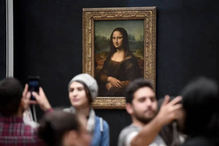 General public, Louvre