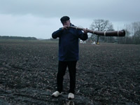 blowing the midwinterhoorn