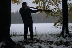 farmer playing the midwinterhoorn