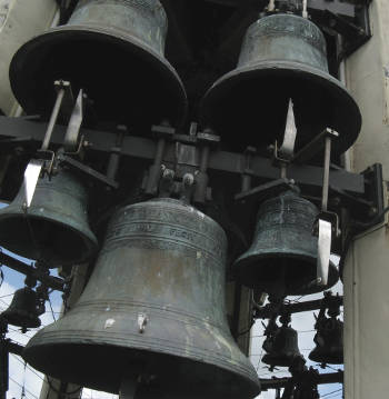 The three large bells in the photograph were cast by Hemony, François Hemony 